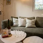 Le Cocon Suspendu Avec Filet Et Cinema Prive *