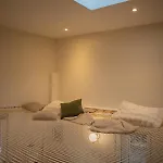 Le Cocon Suspendu Avec Filet Et Cinema Prive Appartement