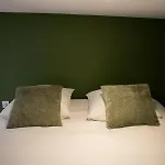 Le Cocon Suspendu Avec Filet Et Cinema Prive Caen